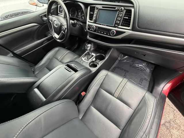 2017 Toyota Highlander SE:R2665