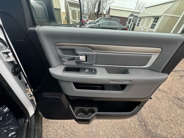 2016 Ram 1500 SLT photo 16