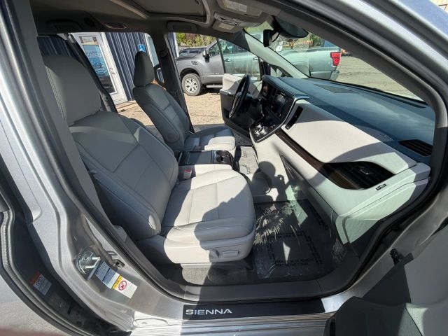 2018 Toyota Sienna Limited Premium 7-Passenger:R2664