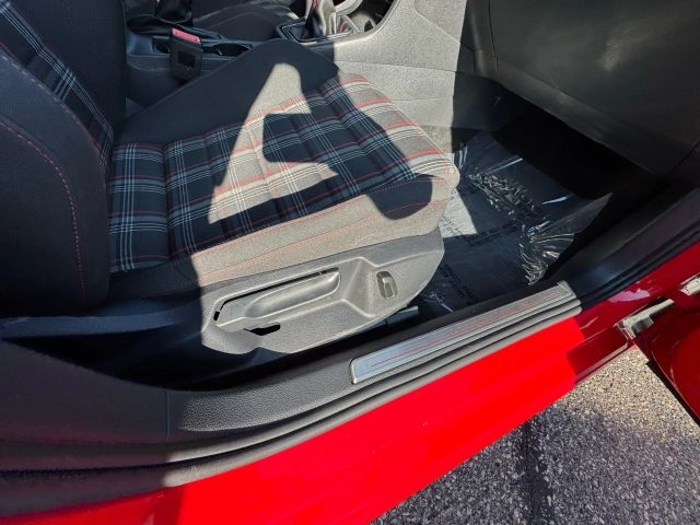 2018 Volkswagen Golf GTI S photo 17