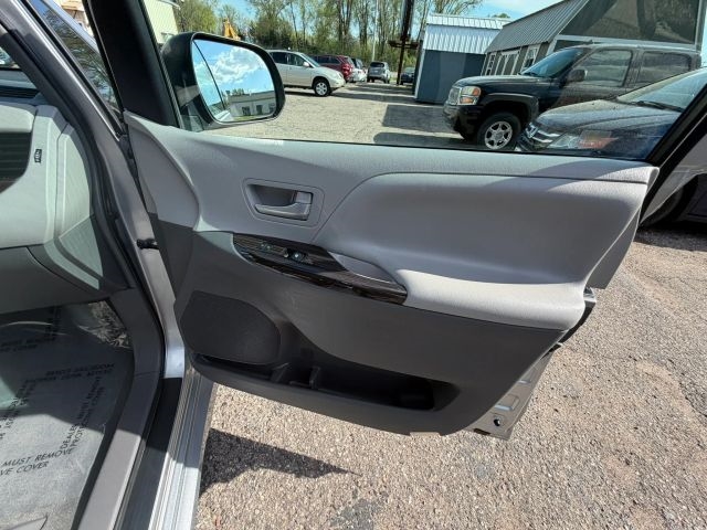 2018 Toyota Sienna Limited Premium 7-Passenger:R2664