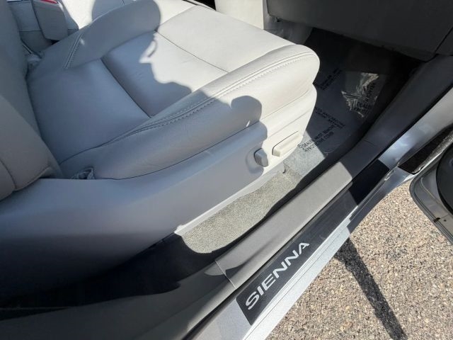 2018 Toyota Sienna Limited Premium 7-Passenger:R2664