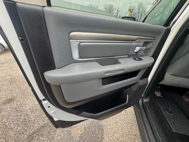 2016 Ram 1500 SLT photo 19