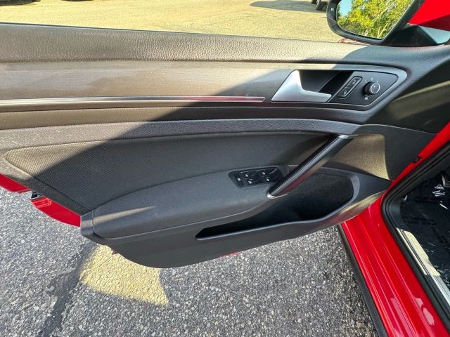 2018 Volkswagen Golf GTI S photo 19
