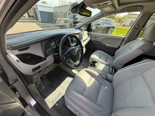 2018 Toyota Sienna Limited Premium 7-Passenger:R2664