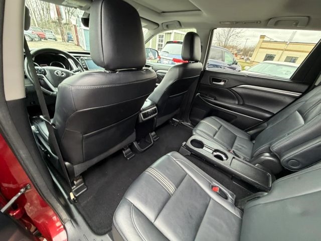 2017 Toyota Highlander SE:R2665