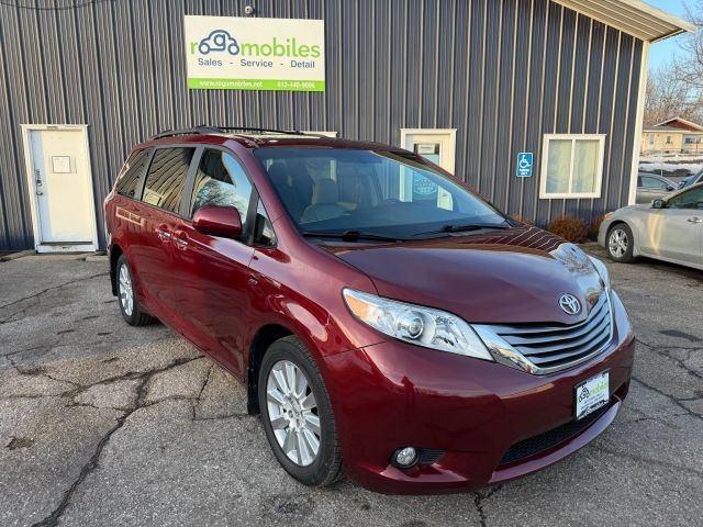 2017 Toyota Sienna XLE 7-Passenger  R2653