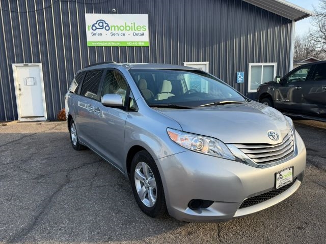 2015 Toyota Sienna LE 8-Passenger  R2662