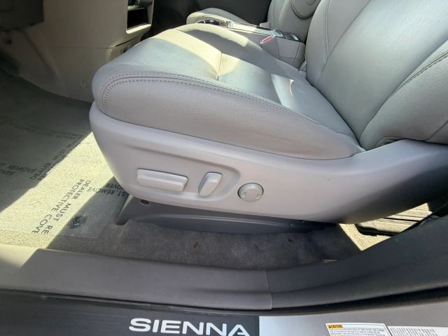 2018 Toyota Sienna Limited Premium 7-Passenger:R2664