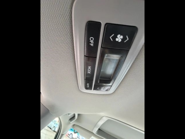 2017 Toyota Sienna XLE 7-Passenger:R2653