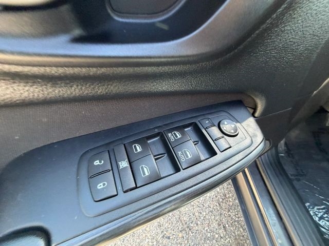 2016 Jeep Cherokee Latitude:R2669