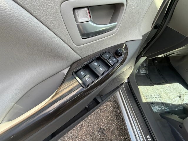 2018 Toyota Sienna Limited Premium 7-Passenger:R2664
