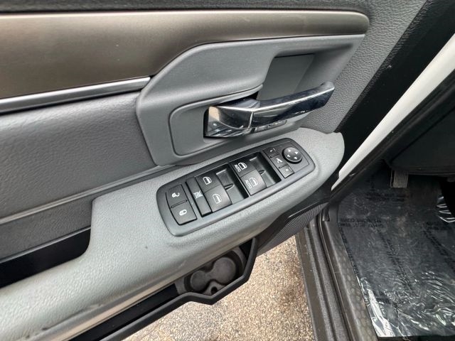 2016 Ram 1500 SLT photo 22