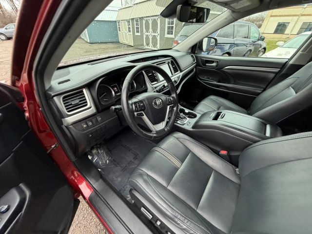2017 Toyota Highlander SE:R2665