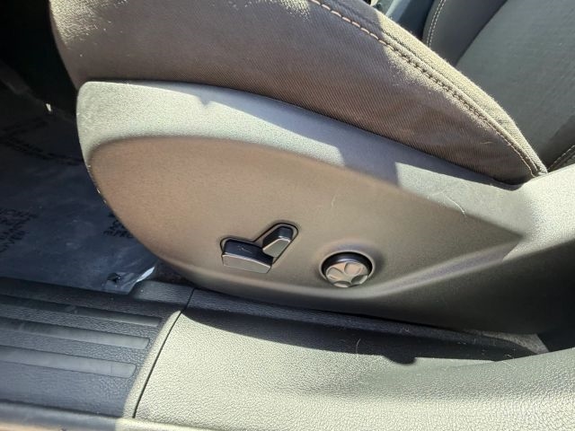 2016 Jeep Cherokee Latitude:R2669