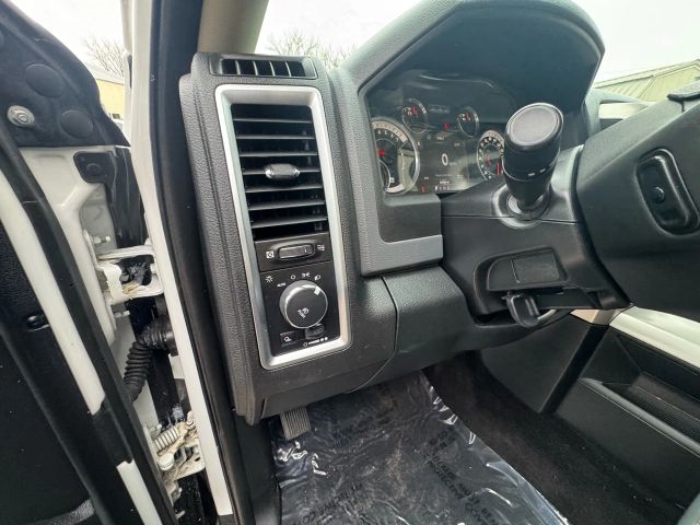 2016 Ram 1500 SLT photo 23