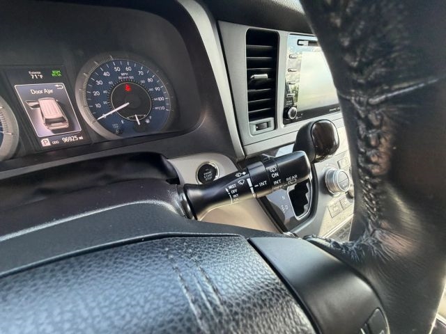 2018 Toyota Sienna Limited Premium 7-Passenger:R2664
