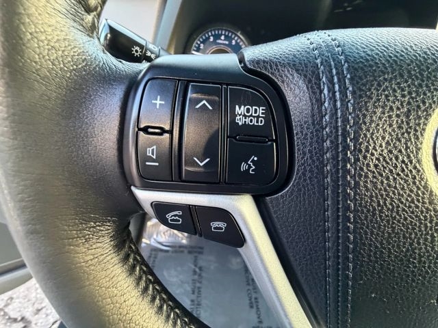 2017 Toyota Sienna XLE 7-Passenger:R2653