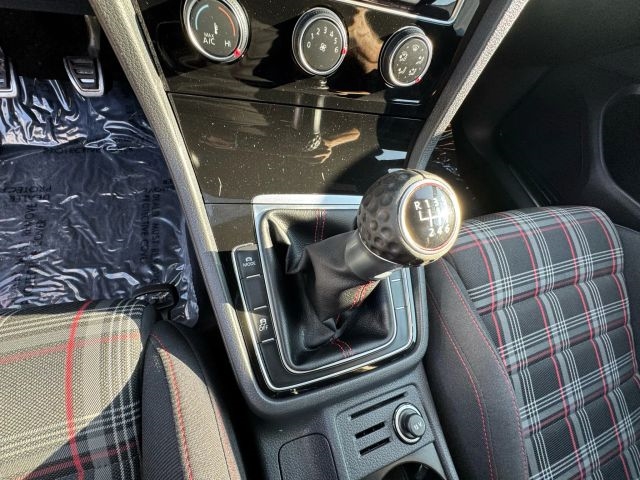 2018 Volkswagen Golf GTI S photo 27