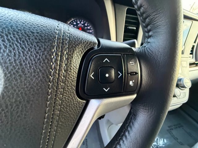 2017 Toyota Sienna XLE 7-Passenger:R2653