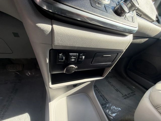 2018 Toyota Sienna Limited Premium 7-Passenger:R2664