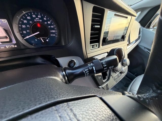 2017 Toyota Sienna XLE 7-Passenger:R2653