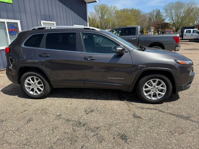 2016 Jeep Cherokee Latitude:R2669