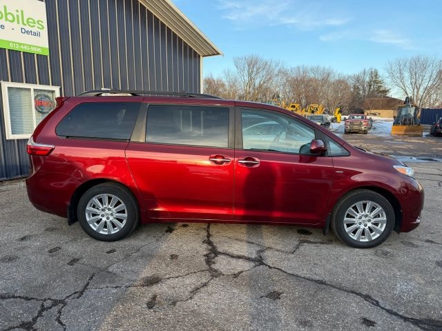 2017 Toyota Sienna XLE 7-Passenger:R2653