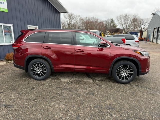 2017 Toyota Highlander SE:R2665