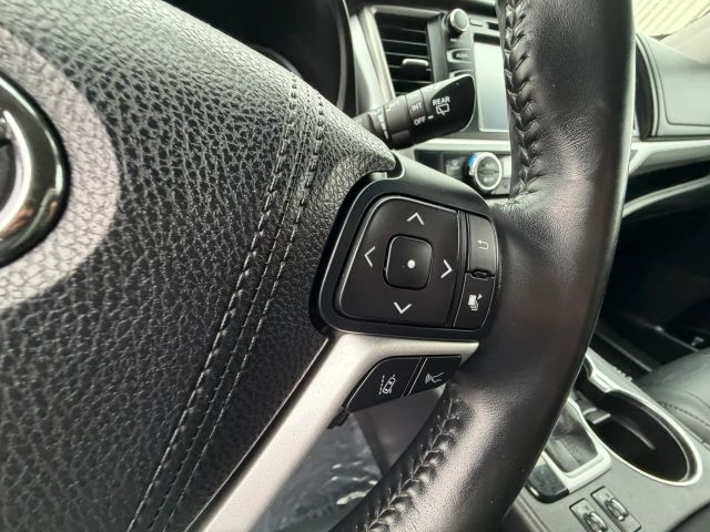 2017 Toyota Highlander SE:R2665