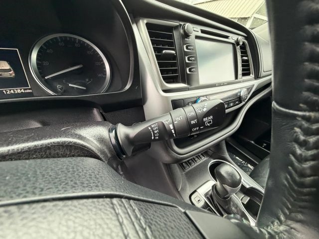 2017 Toyota Highlander SE:R2665