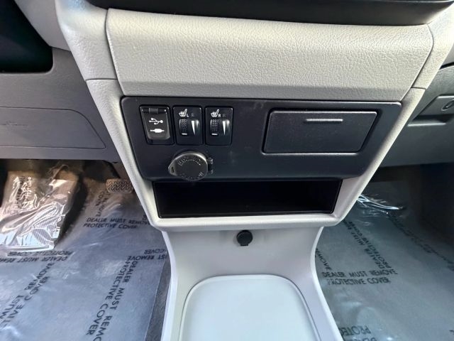 2017 Toyota Sienna XLE 7-Passenger:R2653