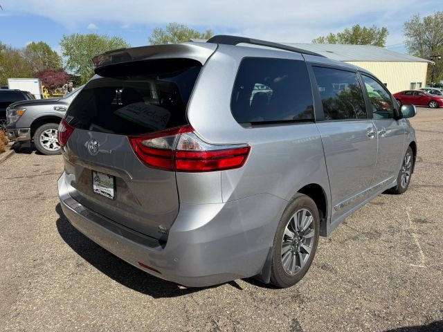 2018 Toyota Sienna Limited Premium 7-Passenger:R2664
