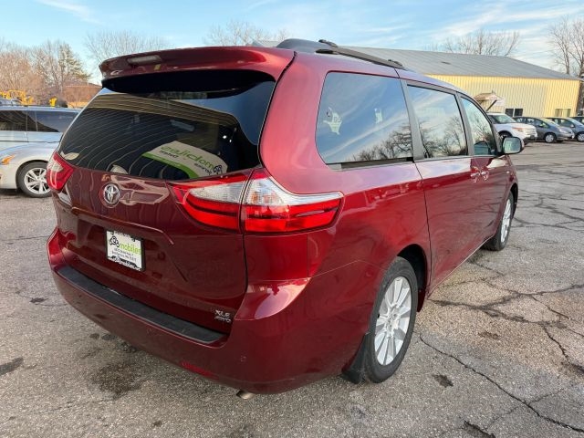 2017 Toyota Sienna XLE 7-Passenger:R2653