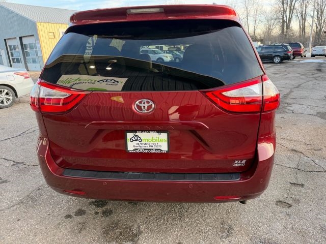2017 Toyota Sienna XLE 7-Passenger:R2653