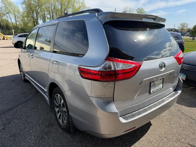 2018 Toyota Sienna Limited Premium 7-Passenger:R2664