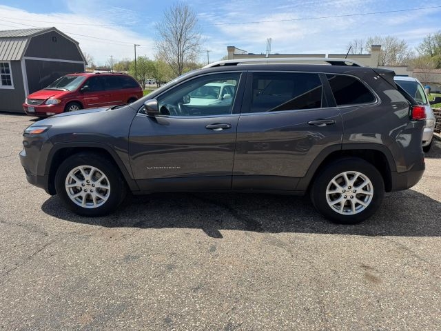 2016 Jeep Cherokee Latitude:R2669