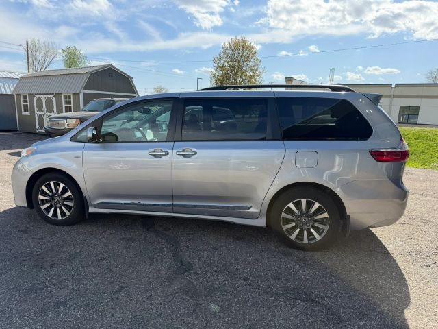 2018 Toyota Sienna Limited Premium 7-Passenger:R2664