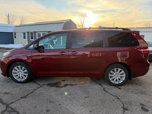 2017 Toyota Sienna XLE 7-Passenger:R2653