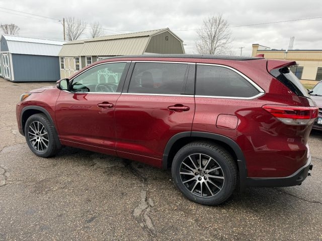 2017 Toyota Highlander SE:R2665