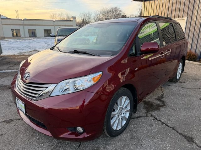 2017 Toyota Sienna XLE 7-Passenger:R2653