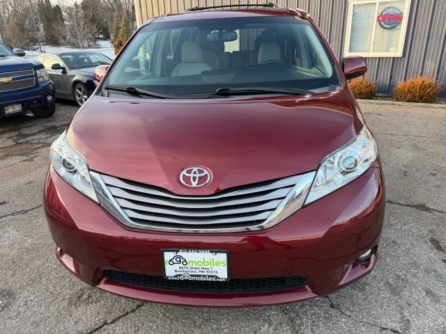 2017 Toyota Sienna XLE 7-Passenger:R2653
