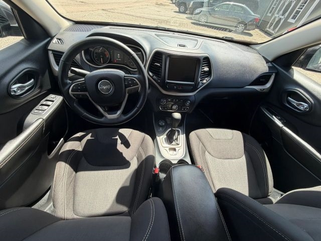 2016 Jeep Cherokee Latitude:R2669