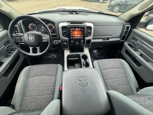 2016 Ram 1500 SLT photo 9