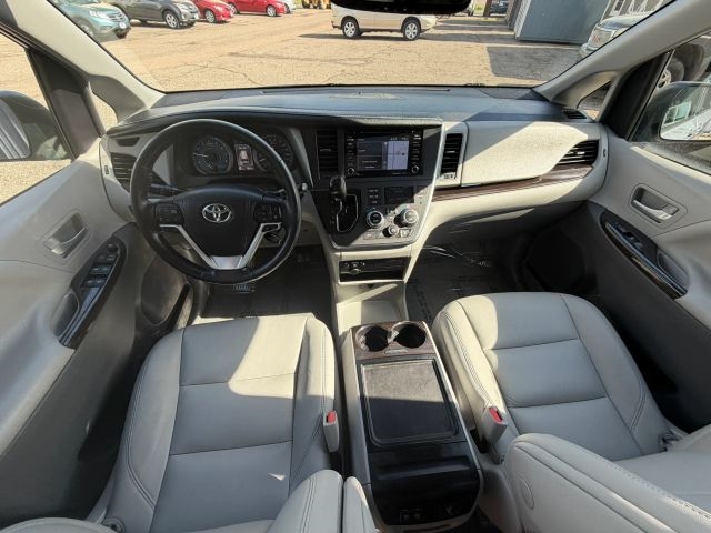 2018 Toyota Sienna Limited Premium 7-Passenger:R2664