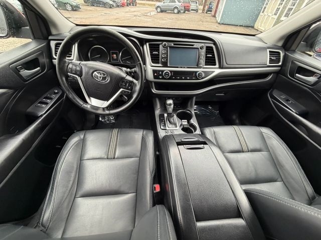 2017 Toyota Highlander SE:R2665