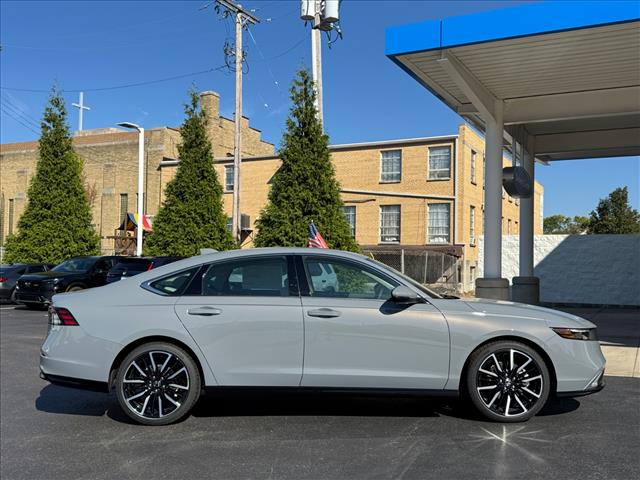 2025 Honda Accord Hybrid Touring - Photo 2