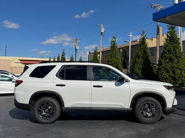 2025 Honda Pilot TrailSport - Photo 2
