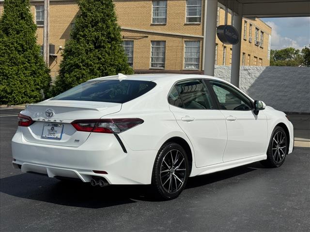 2024 Toyota Camry SE - Photo 3