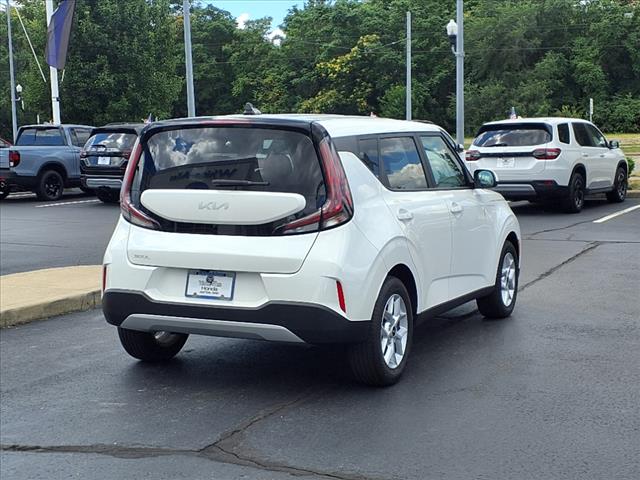 2023 Kia Soul LX - Photo 3